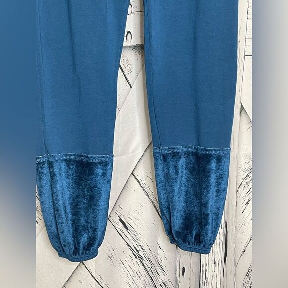 RED HAUTE velvet insert jogger pants in teal XS - Picture 3 of 5